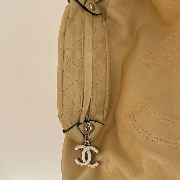 Chanel tote - Picture 2 of 16